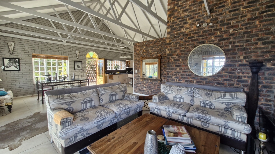 5 Bedroom Property for Sale in Middedorp Western Cape